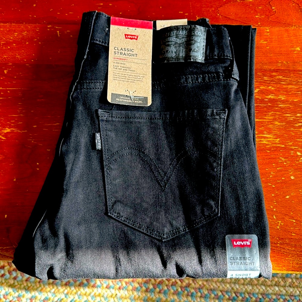 Nwt Levi’s